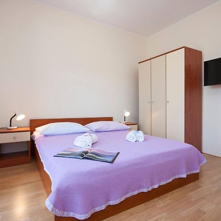 Family Apartments & Rooms Mikelin Primosten Ngoại thất bức ảnh