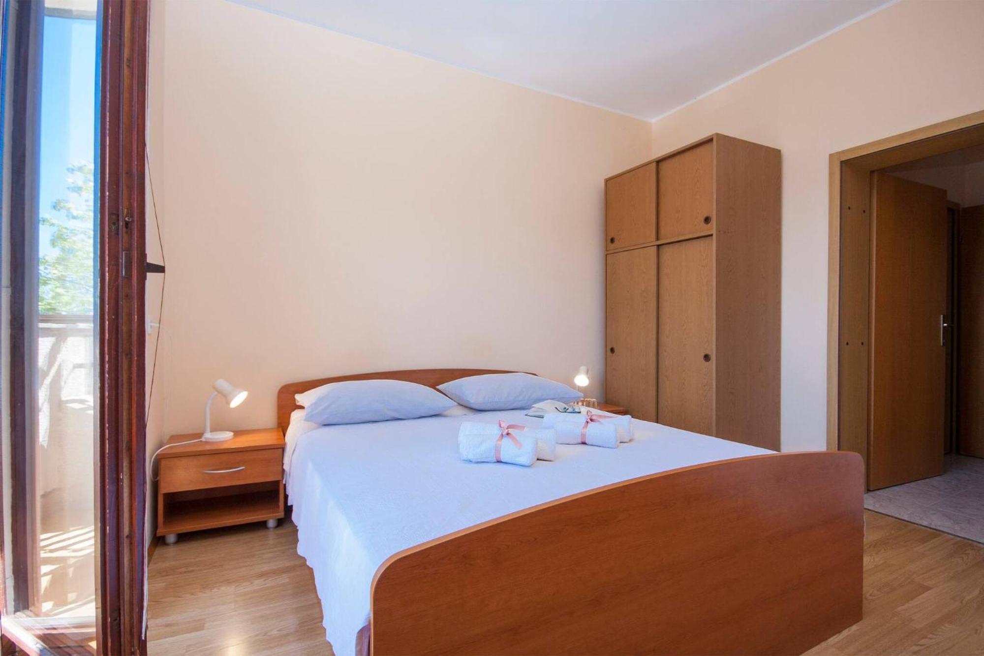 Family Apartments & Rooms Mikelin Primosten Ngoại thất bức ảnh