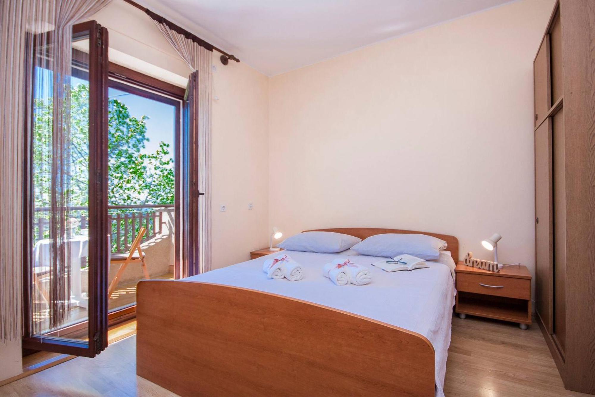 Family Apartments & Rooms Mikelin Primosten Ngoại thất bức ảnh