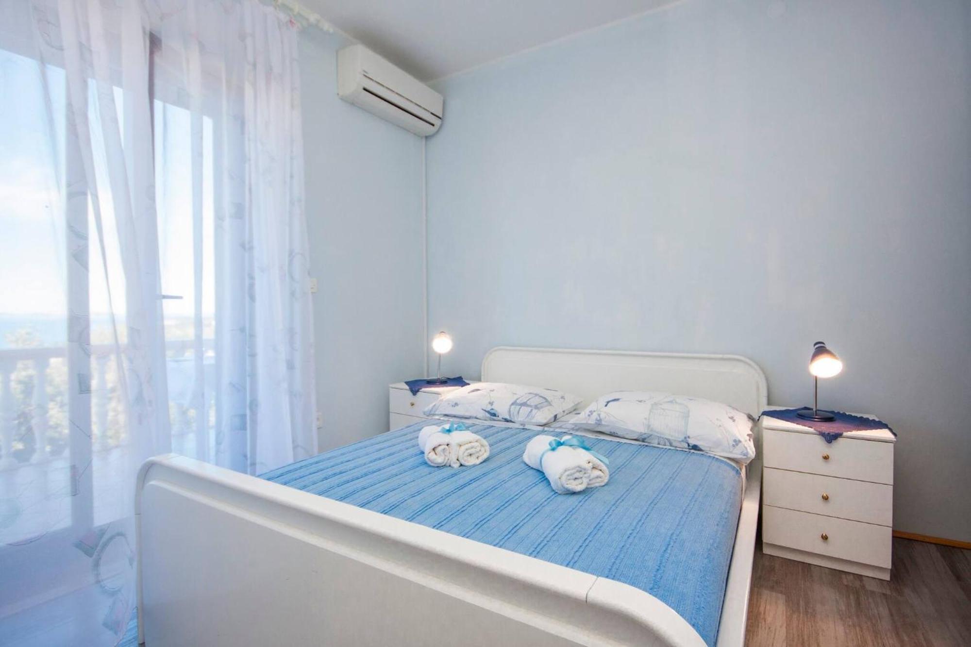 Family Apartments & Rooms Mikelin Primosten Ngoại thất bức ảnh