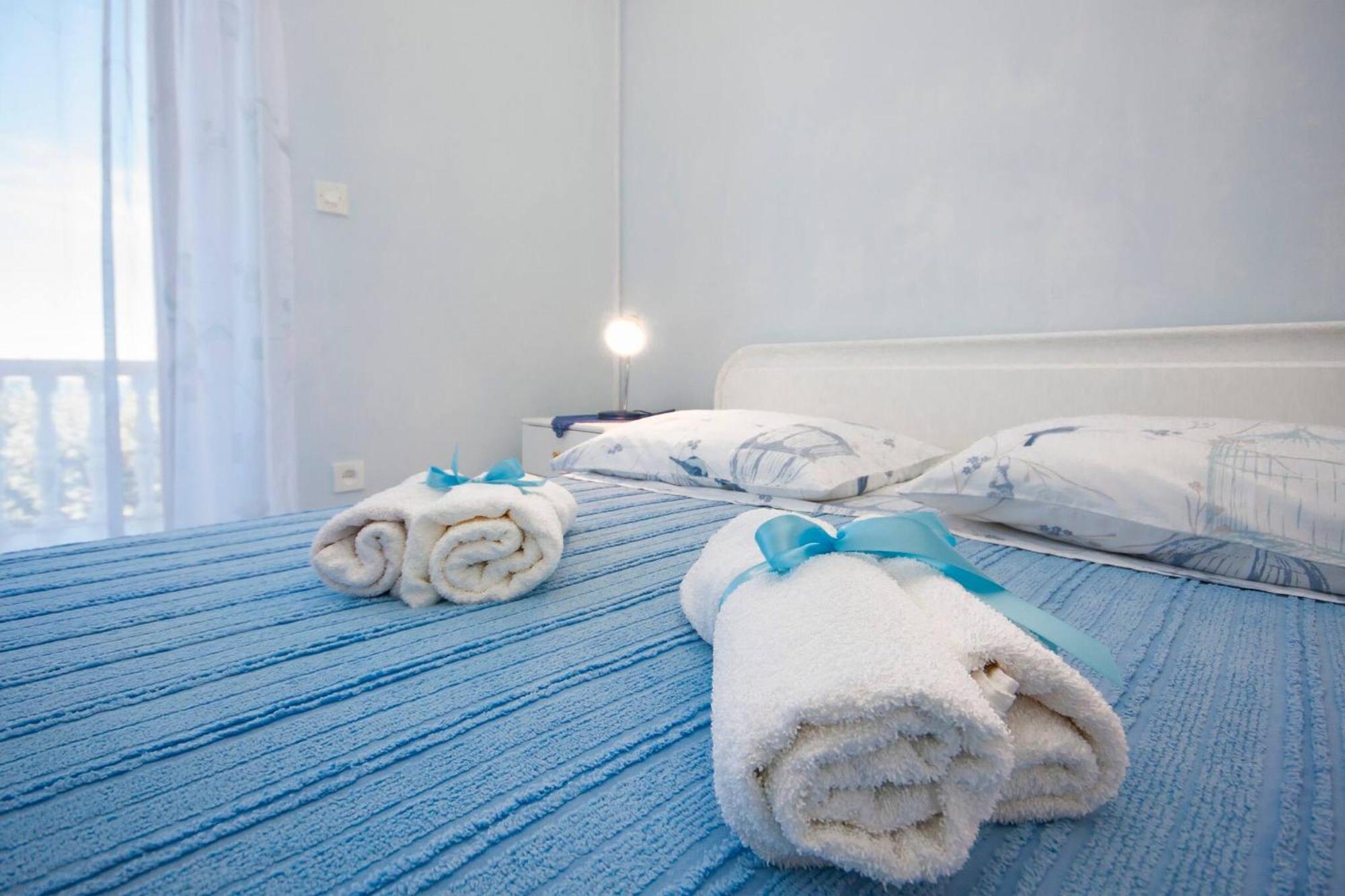 Family Apartments & Rooms Mikelin Primosten Ngoại thất bức ảnh