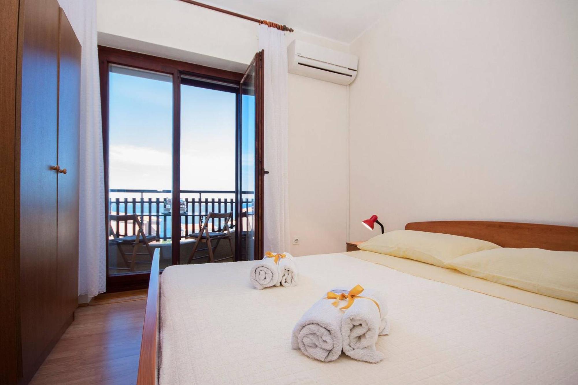 Family Apartments & Rooms Mikelin Primosten Ngoại thất bức ảnh
