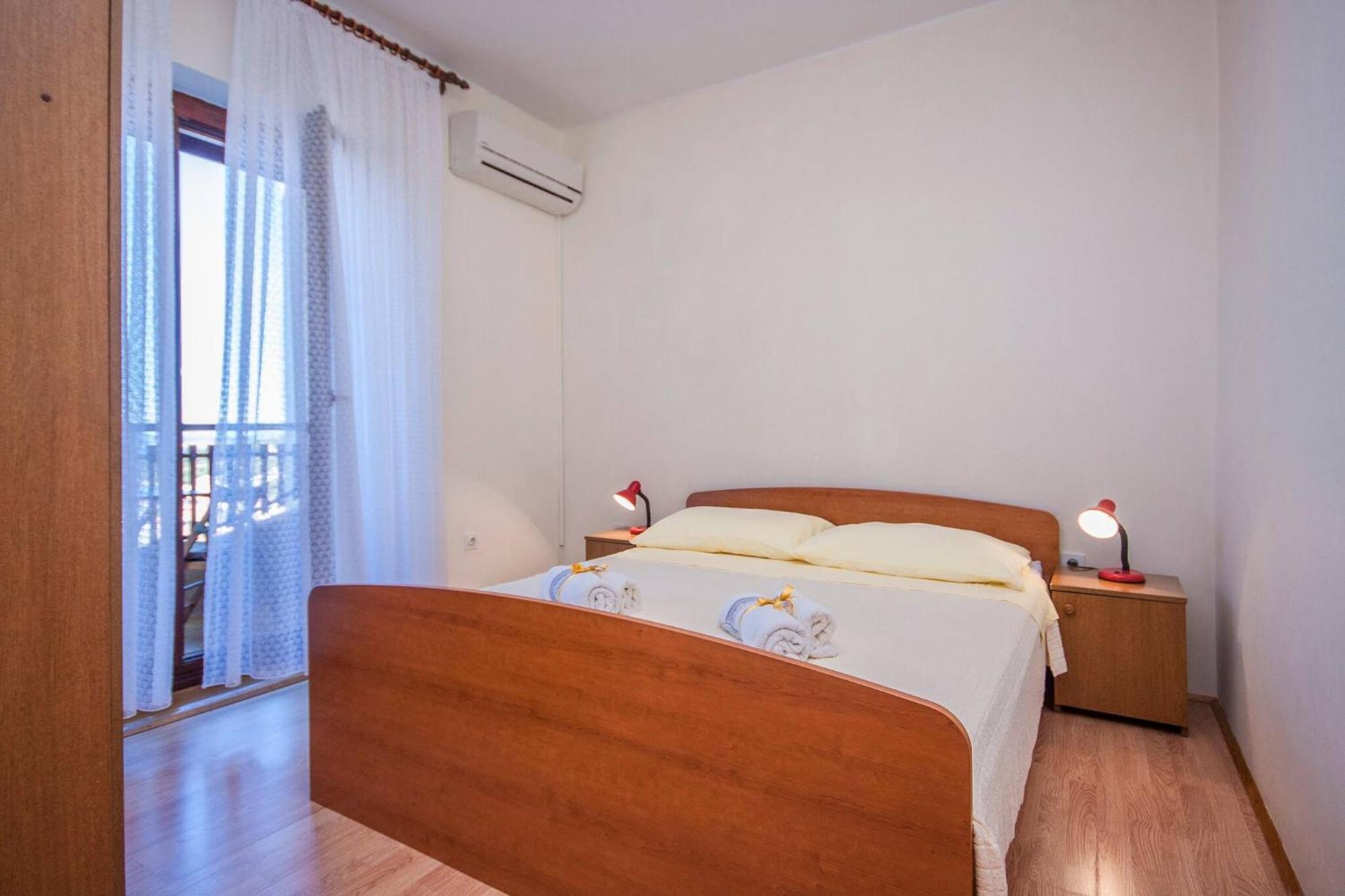 Family Apartments & Rooms Mikelin Primosten Ngoại thất bức ảnh