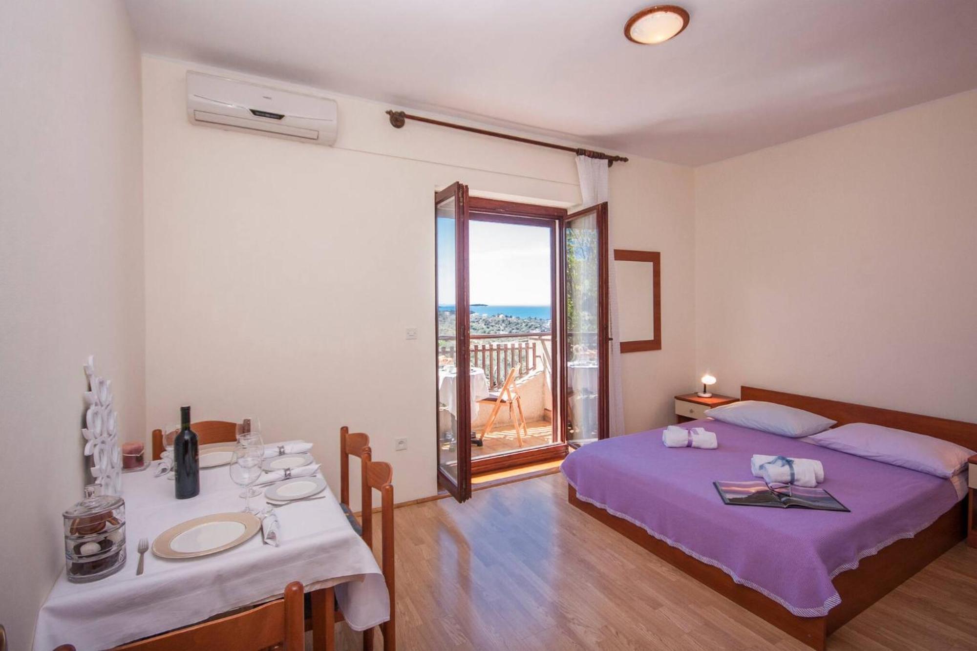 Family Apartments & Rooms Mikelin Primosten Ngoại thất bức ảnh
