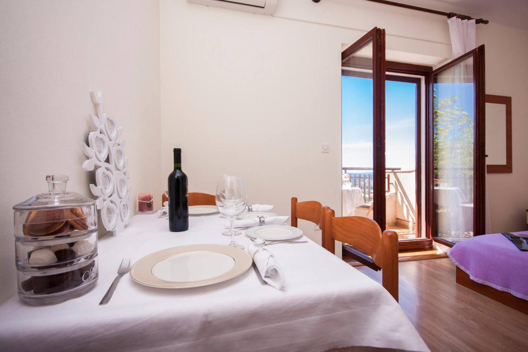 Family Apartments & Rooms Mikelin Primosten Ngoại thất bức ảnh