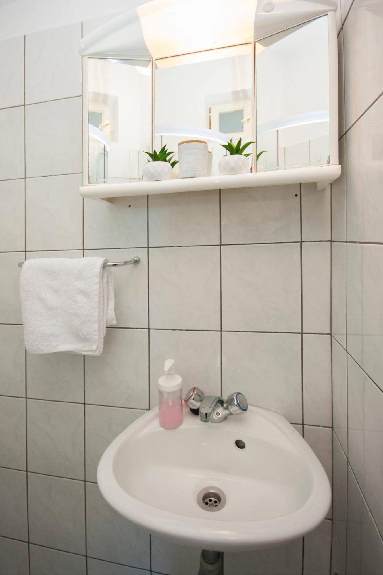 Family Apartments & Rooms Mikelin Primosten Ngoại thất bức ảnh