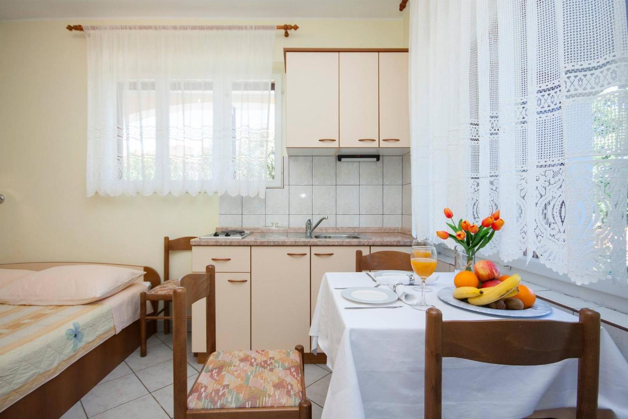 Family Apartments & Rooms Mikelin Primosten Ngoại thất bức ảnh