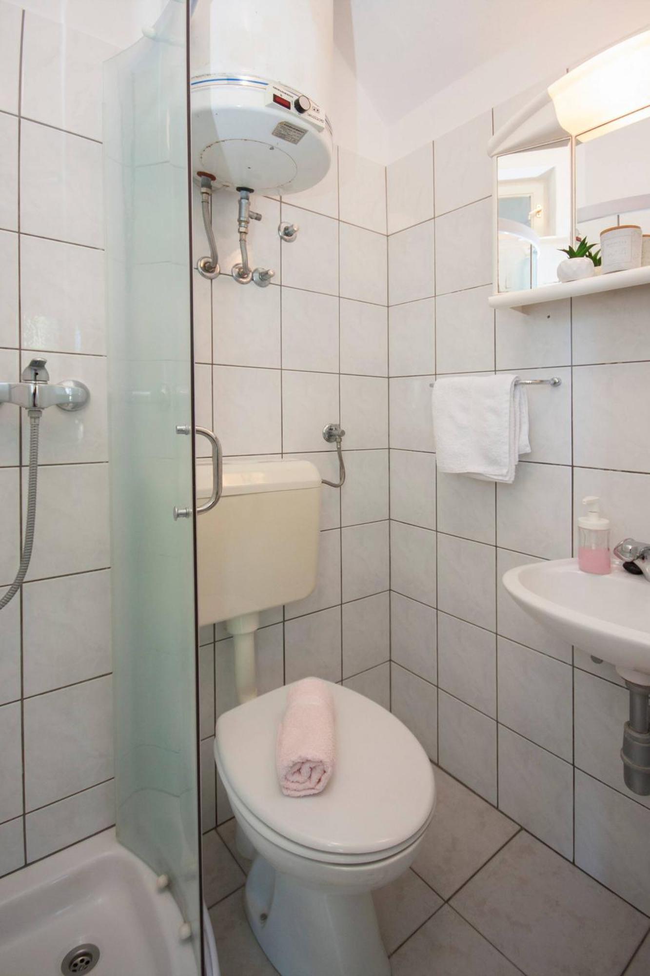 Family Apartments & Rooms Mikelin Primosten Ngoại thất bức ảnh